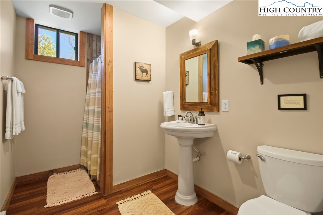 Sugar Mountain, North Carolina 28604, United States, 3 Bedrooms Bedrooms, ,4 BathroomsBathrooms,Residential,Active,118746