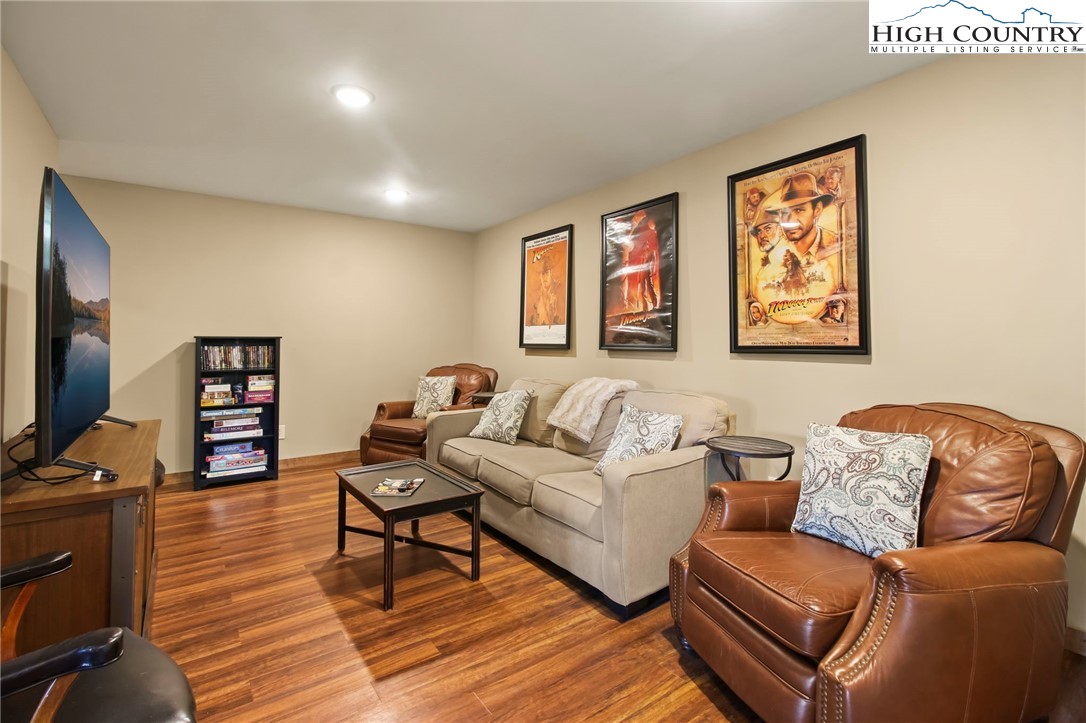 Sugar Mountain, North Carolina 28604, United States, 3 Bedrooms Bedrooms, ,4 BathroomsBathrooms,Residential,Active,118746