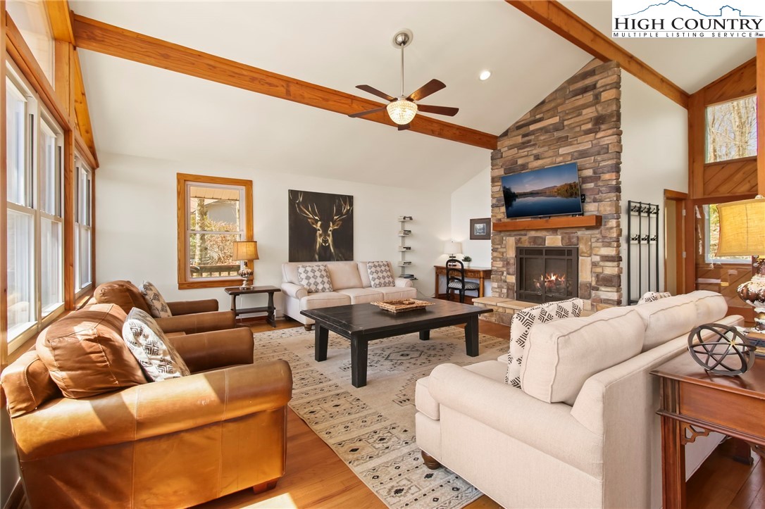 Sugar Mountain, North Carolina 28604, United States, 3 Bedrooms Bedrooms, ,4 BathroomsBathrooms,Residential,Active,118746