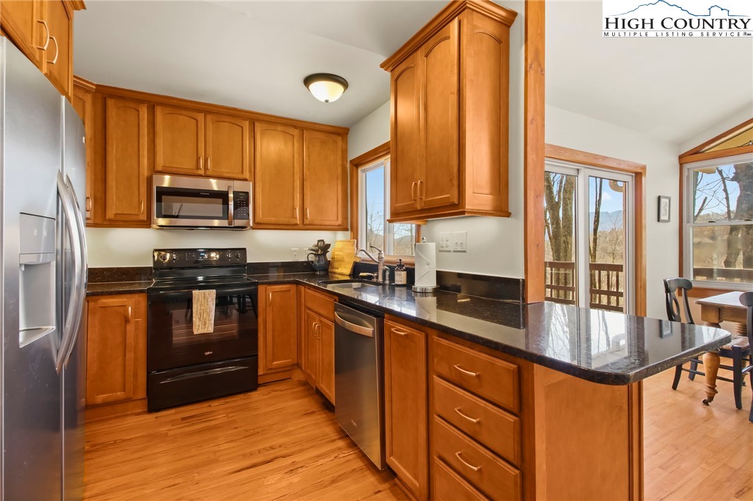 Sugar Mountain, North Carolina 28604, United States, 3 Bedrooms Bedrooms, ,4 BathroomsBathrooms,Residential,Active,118746