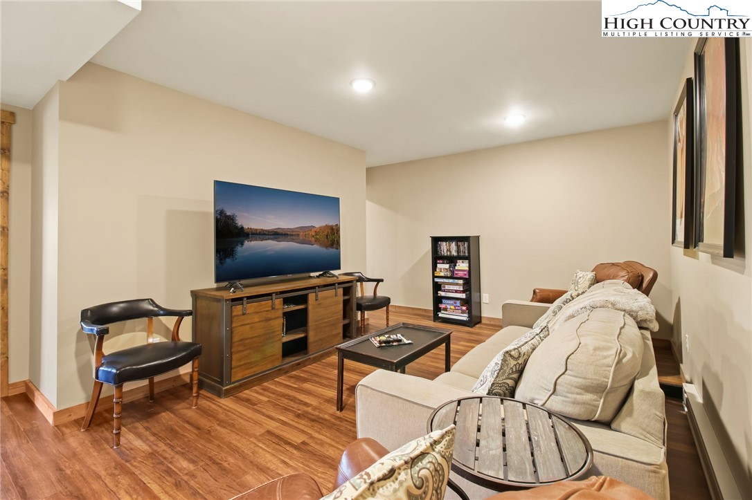 Sugar Mountain, North Carolina 28604, United States, 3 Bedrooms Bedrooms, ,4 BathroomsBathrooms,Residential,Active,118746