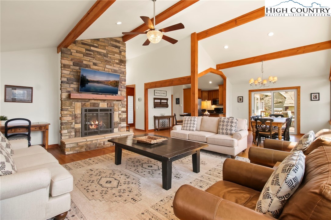 Sugar Mountain, North Carolina 28604, United States, 3 Bedrooms Bedrooms, ,4 BathroomsBathrooms,Residential,Active,118746