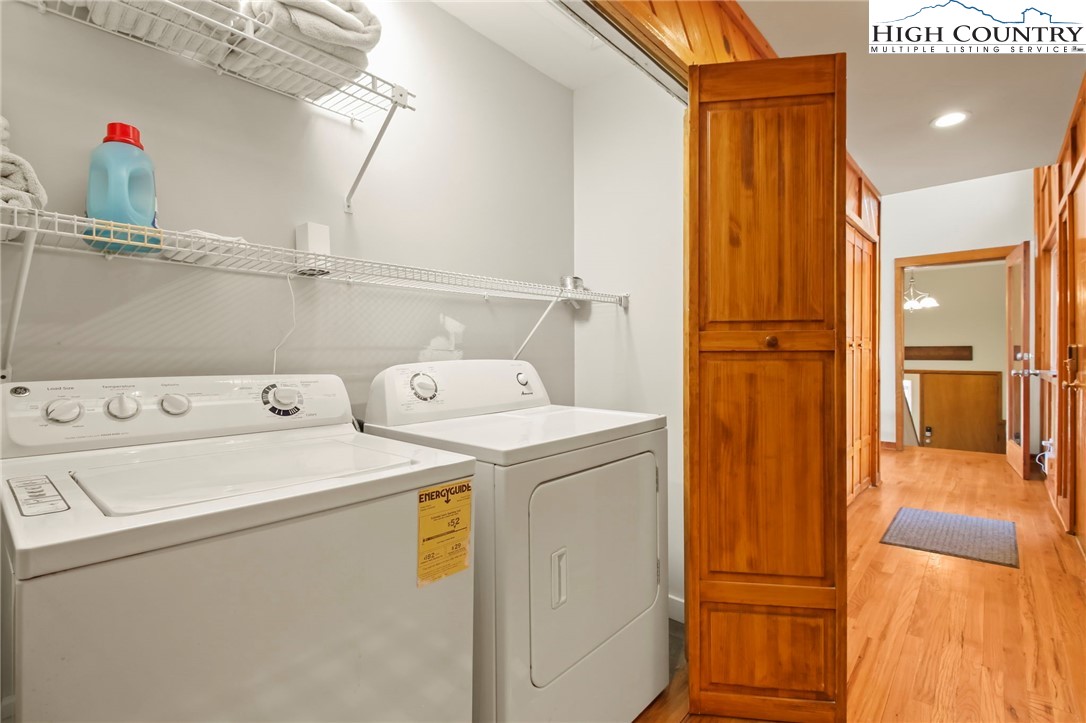 Sugar Mountain, North Carolina 28604, United States, 3 Bedrooms Bedrooms, ,4 BathroomsBathrooms,Residential,Active,118746