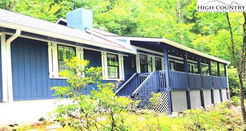 Photo of 1157 Pine Ridge Road, Beech Mountain, NC 28604 (MLS # 255779)