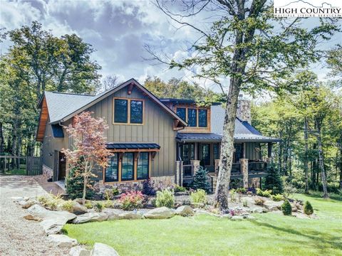 Photo of 137 Green Cliffs Road, Sugar Mountain, NC 28604 (MLS # 257807)