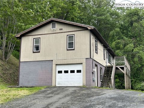 Photo of 173 Old Turnpike NW Road, Banner Elk, NC 28604 (MLS # 256809)