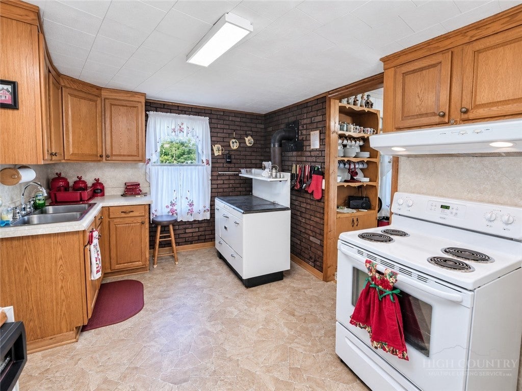 286 Hunt LN
