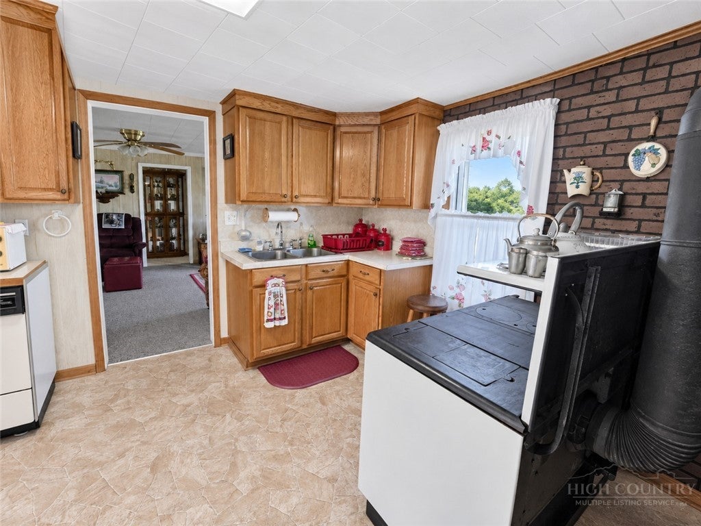 286 Hunt LN