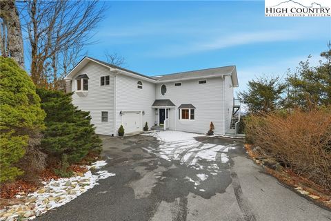 Photo of 112 North Pinnacle Ridge Road Rd, Beech Mountain, NC 28604 (MLS # 259816)