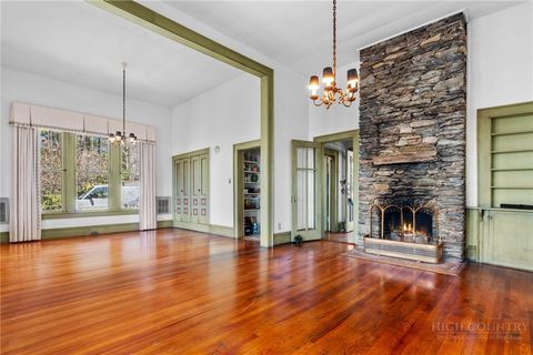 Photo of 334 Chestnut Circle, Blowing Rock, NC 28605 (MLS # 260136)