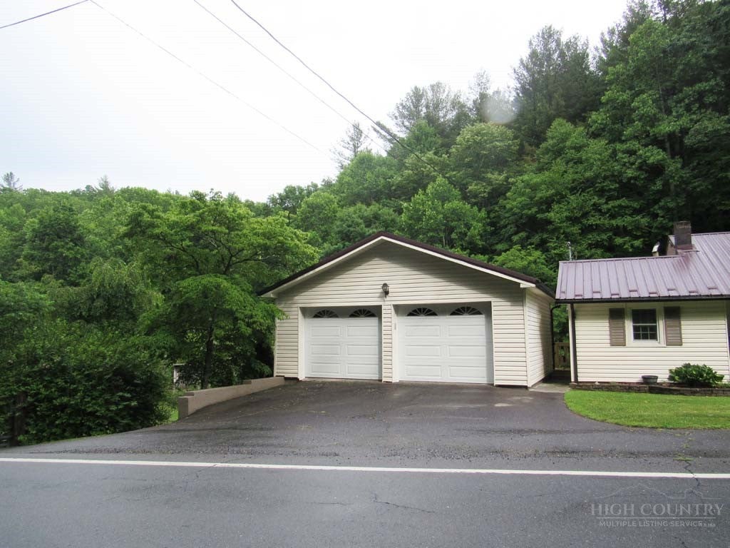 2890 Old Highway 16