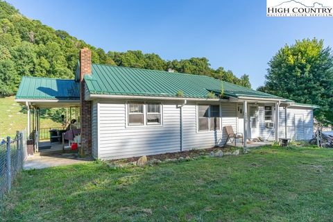 Photo of 4298 Old US Highway 421, Zionville, NC 28698 (MLS # 245232)