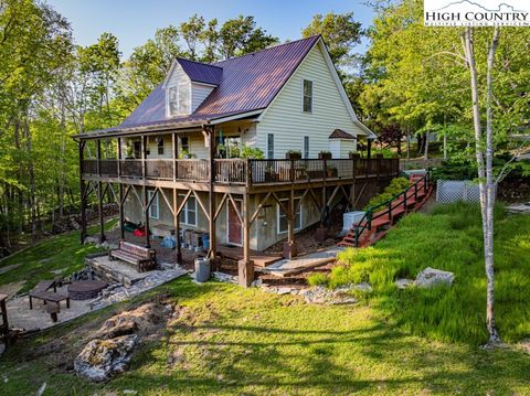 Photo of 102 Wintergreen Way, Beech Mountain, NC 28604 (MLS # 256212)