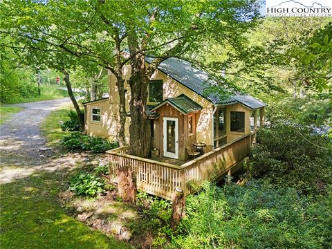 Photo of 3731 Winklers Creek Road, Blowing Rock, NC 28605 (MLS # 256298) Photo of 3731 Winklers Creek Road, Blowing Rock, NC 28605 (MLS # 256298)