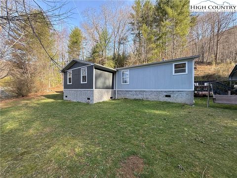 Photo of 672 Upper Hanging Rock Roads, Spruce Pine, NC 28777 (MLS # 260474)