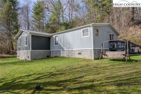 Photo of 672 Upper Hanging Rock Roads, Spruce Pine, NC 28777 (MLS # 260474)