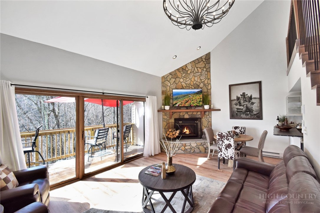 164 Hanging Rock Villas 321