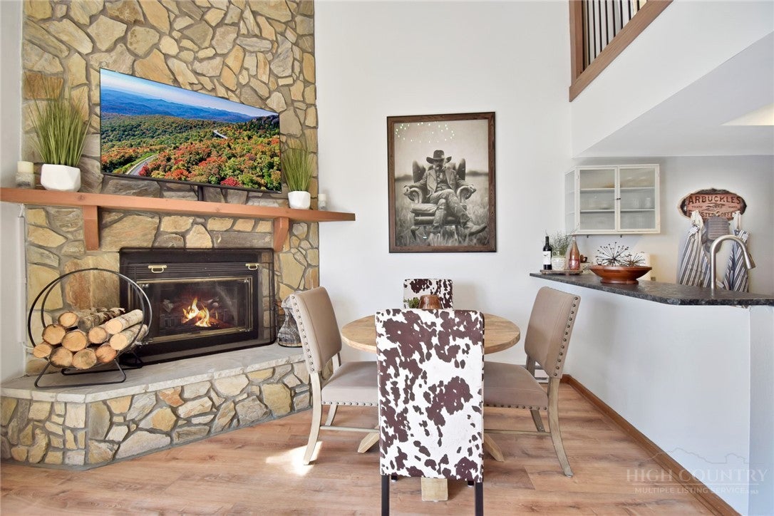 164 Hanging Rock Villas 321