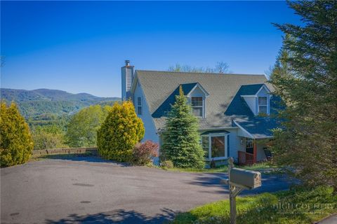 Photo of 162 Rock Spring Circle, Sugar Mountain, NC 28604 (MLS # 261787)