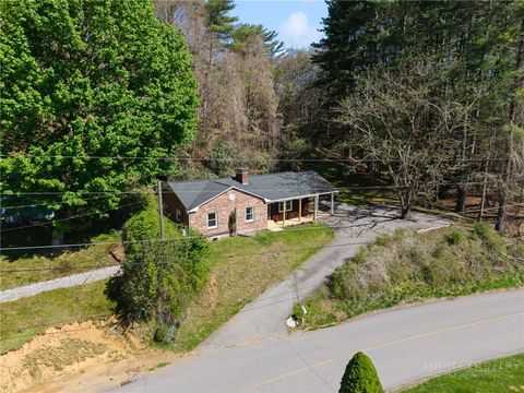 Photo of 172 Park Street, Boone, NC 28607 (MLS # 261658)