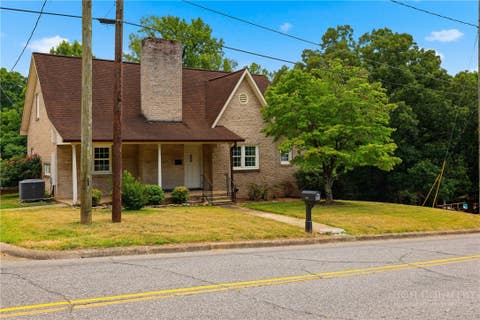 Photo of 913 I Street, North Wilkesboro, NC 28659 (MLS # 263116)