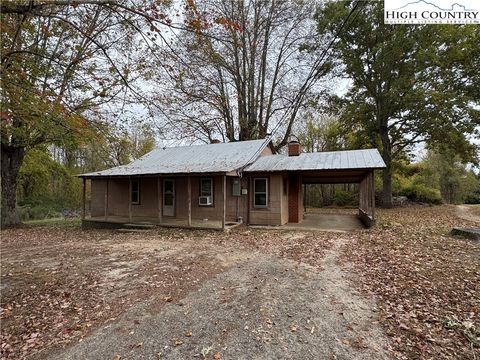 Photo of 3016 S Center Church Road, Thurmond, NC 28683 (MLS # 258852) Photo of 3016 S Center Church Road, Thurmond, NC 28683 (MLS # 258852)