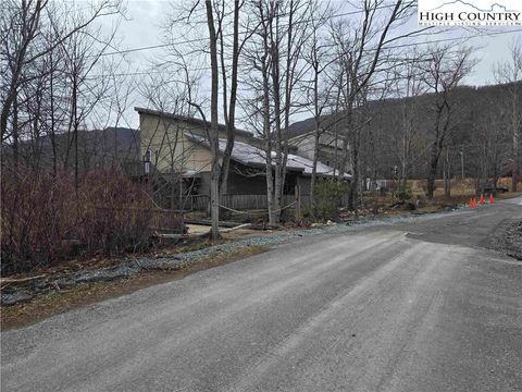 Photo of 140 Aldridge Road, Banner Elk, NC 28604 (MLS # 253837)