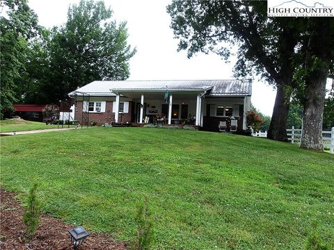 Photo of 1406 Rainbow Trail, Boone, NC 28607 (MLS # 256841)