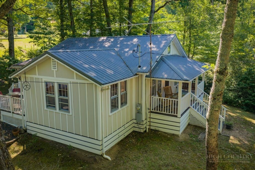 Photo of 56 Raccoon Lane, Newland, NC 28657 (MLS # 262716)