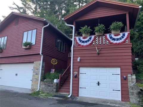 Photo of 137 Maple Road, Blowing Rock, NC 28605 (MLS # 261016)
