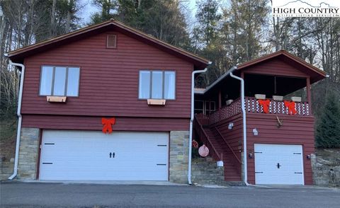Photo of 137 Maple Road, Blowing Rock, NC 28605 (MLS # 261016)