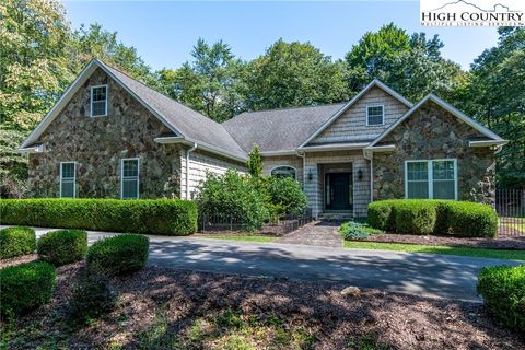 Photo of 116 Fawn Lane, Roaring Gap, NC 28668 (MLS # 257853) Photo of 116 Fawn Lane, Roaring Gap, NC 28668 (MLS # 257853)