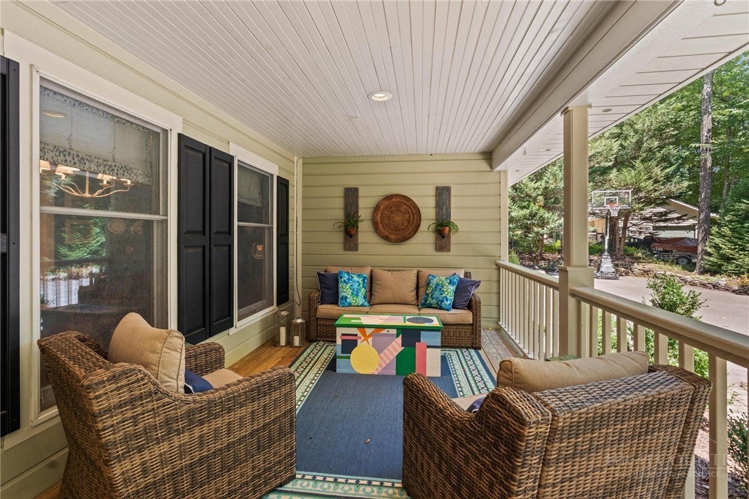 406 Deerfield Forest Parkway