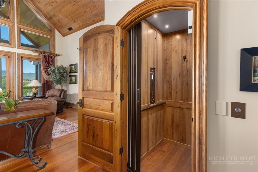 783 Wonderland Trail
