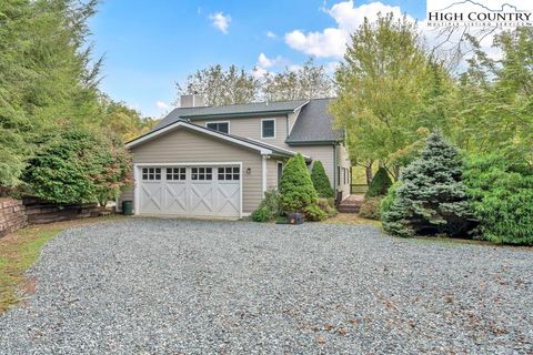 Photo of 230 Woodbriar Drive, Sugar Grove, NC 28679 (MLS # 258382) Photo of 230 Woodbriar Drive, Sugar Grove, NC 28679 (MLS # 258382)
