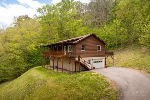 Photo of 280 Moss Hill Road, Boone, NC 28607 (MLS # 261672)