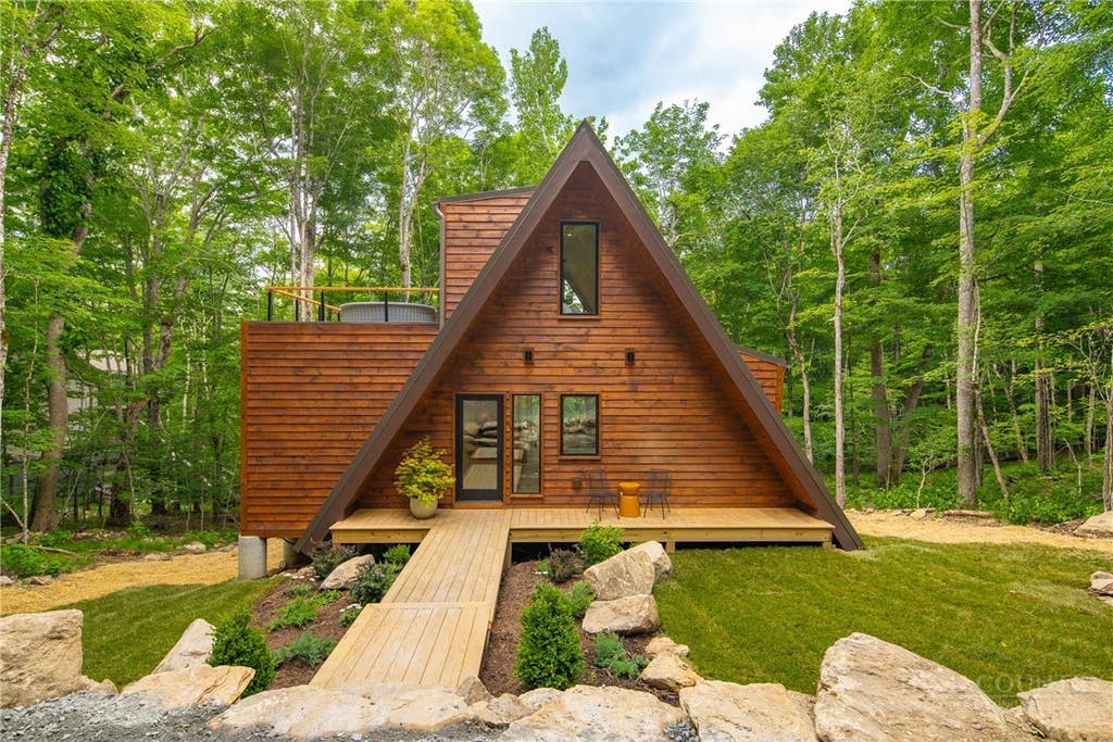 Photo of 122 Wintergreen Way, Beech Mountain, NC 28604 (MLS # 262795)