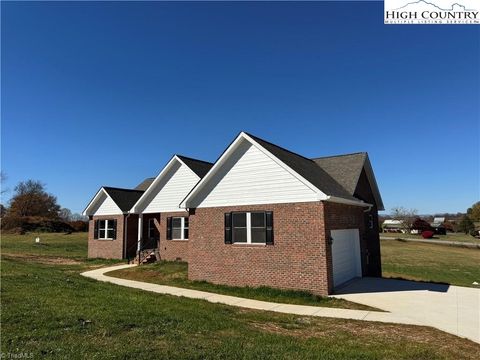 Photo of 130 Oak Pointe Lane, Wilkesboro, NC 28697 (MLS # 259426)