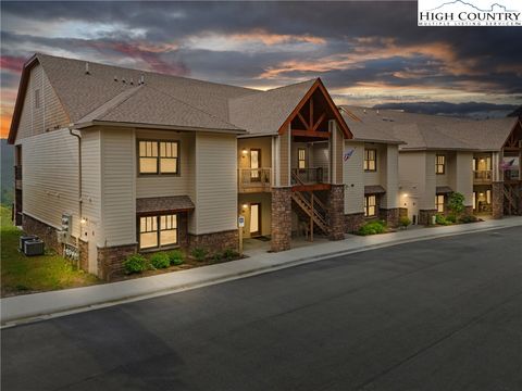 Photo of 214 Vistas Way #1A, Banner Elk, NC 28604 (MLS # 255722)
