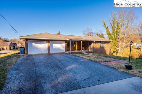 Photo of 620 Diamondhead Drive, Lenoir, NC 28645 (MLS # 259799)