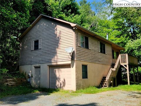 Photo of 130 Stoneybrook Court, Boone, NC 28607 (MLS # 256165)