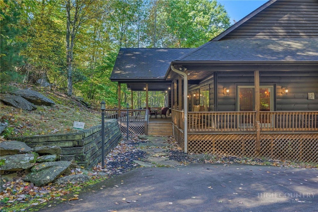 351 Woodland Ridge