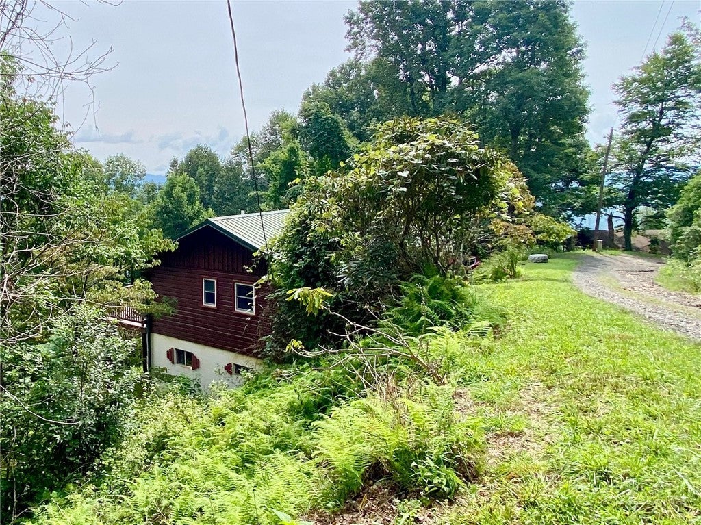 547 Round Knob Ridge Road