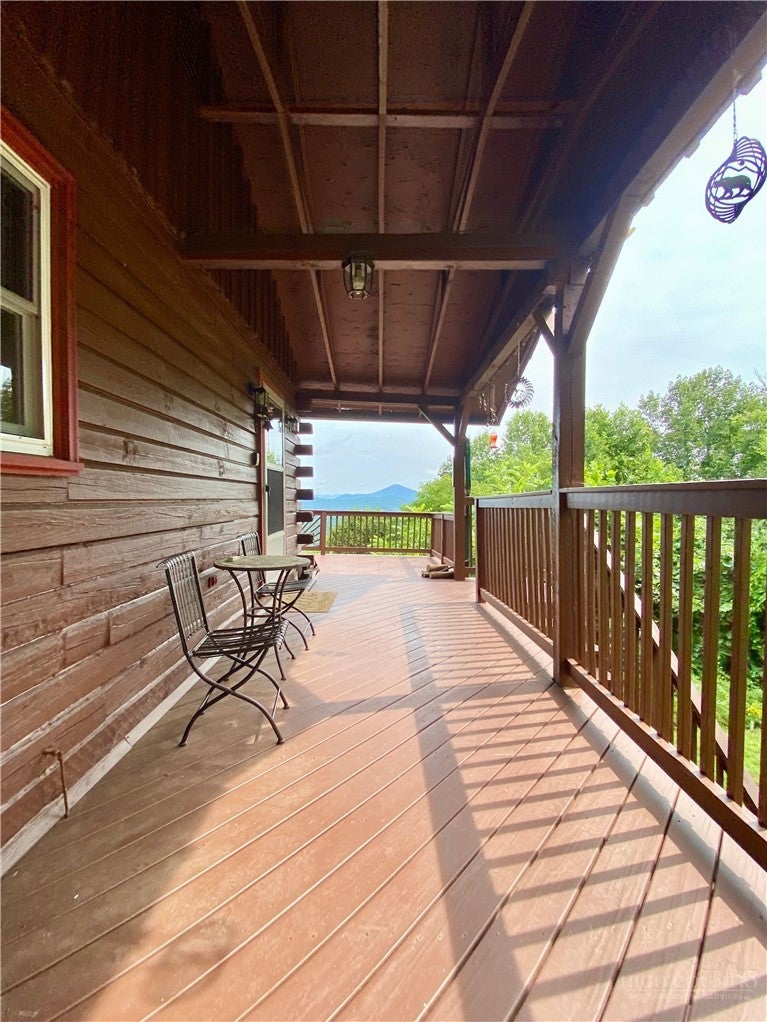 547 Round Knob Ridge Road