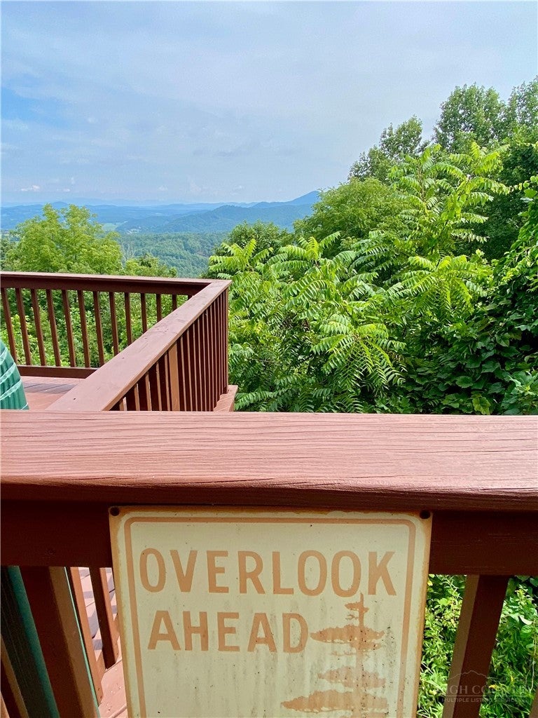 547 Round Knob Ridge Road