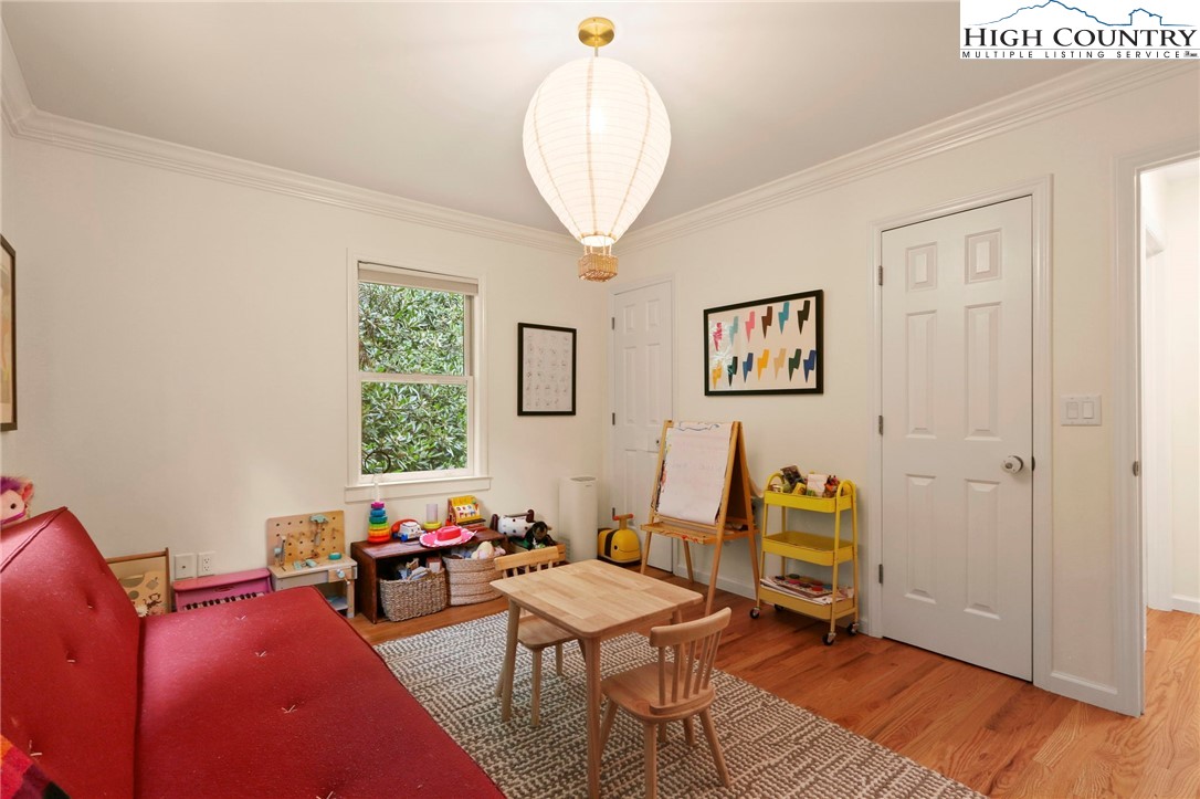 Blowing Rock, North Carolina 28605, United States, 3 Bedrooms Bedrooms, ,4 BathroomsBathrooms,Residential,Active,193821