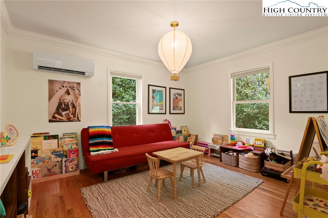 Blowing Rock, North Carolina 28605, United States, 3 Bedrooms Bedrooms, ,4 BathroomsBathrooms,Residential,Active,193821