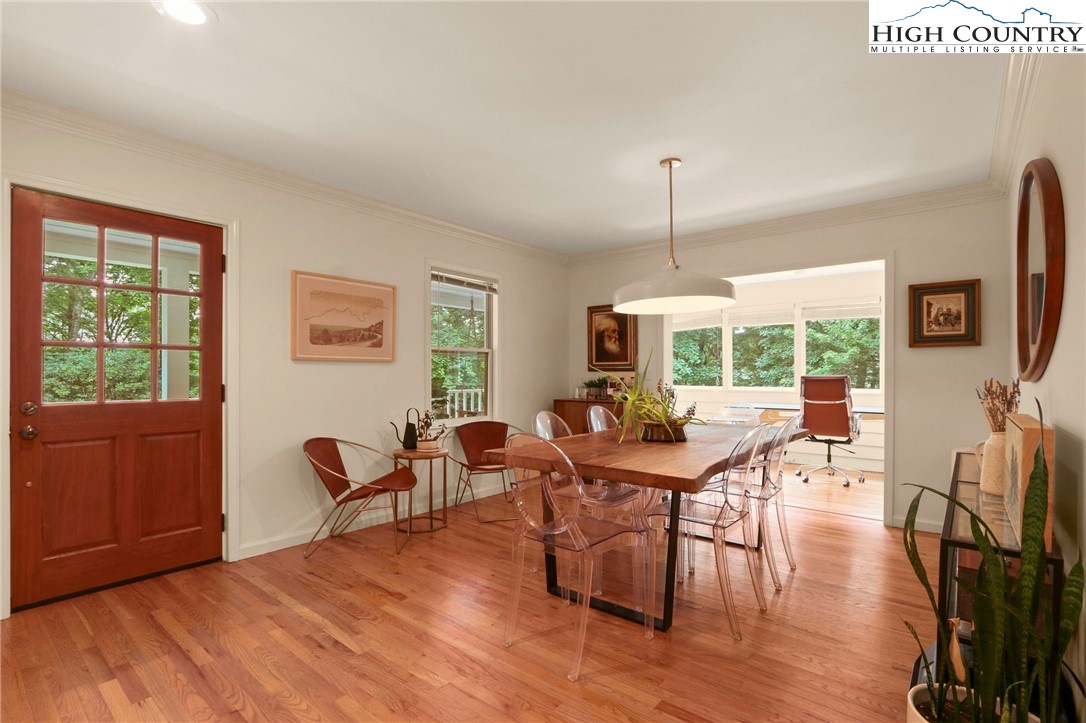 Blowing Rock, North Carolina 28605, United States, 3 Bedrooms Bedrooms, ,4 BathroomsBathrooms,Residential,Active,193821