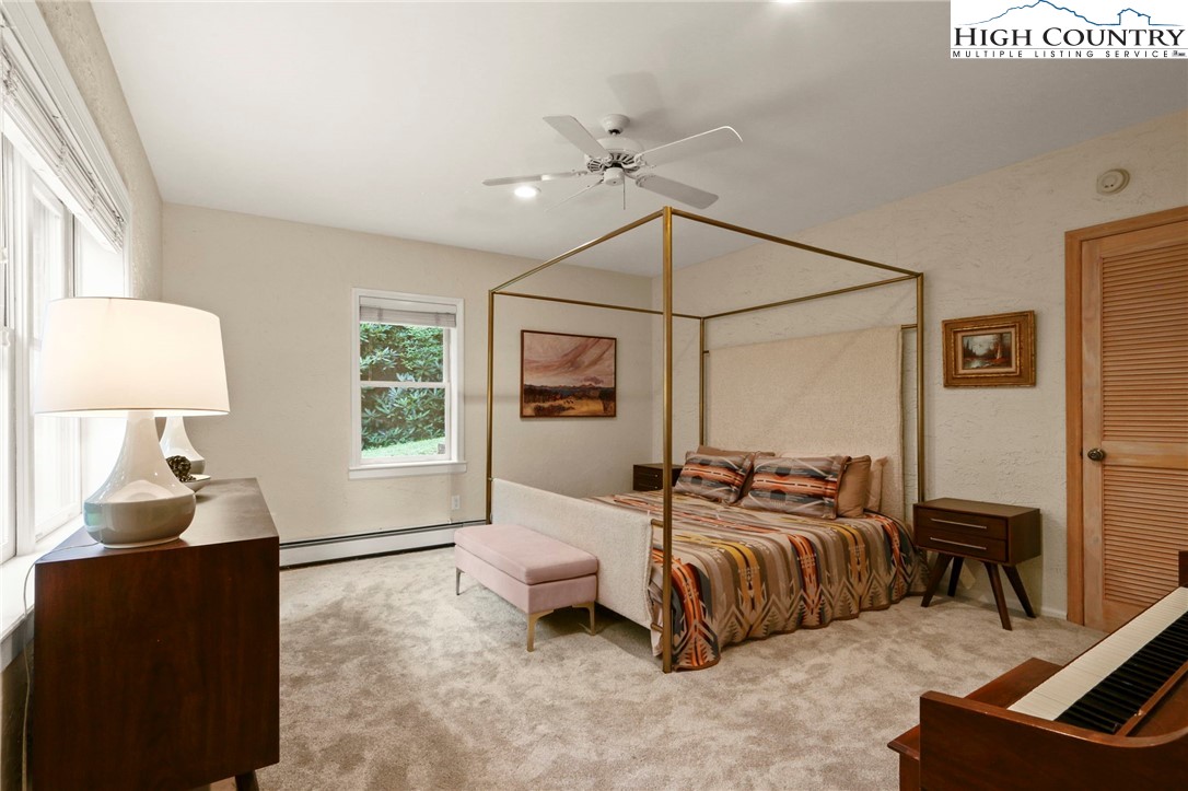 Blowing Rock, North Carolina 28605, United States, 3 Bedrooms Bedrooms, ,4 BathroomsBathrooms,Residential,Active,193821