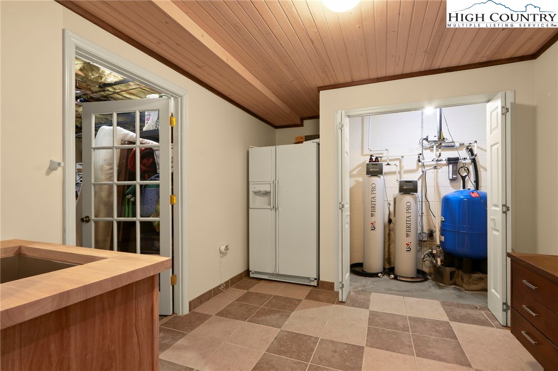 Blowing Rock, North Carolina 28605, United States, 3 Bedrooms Bedrooms, ,4 BathroomsBathrooms,Residential,Active,193821